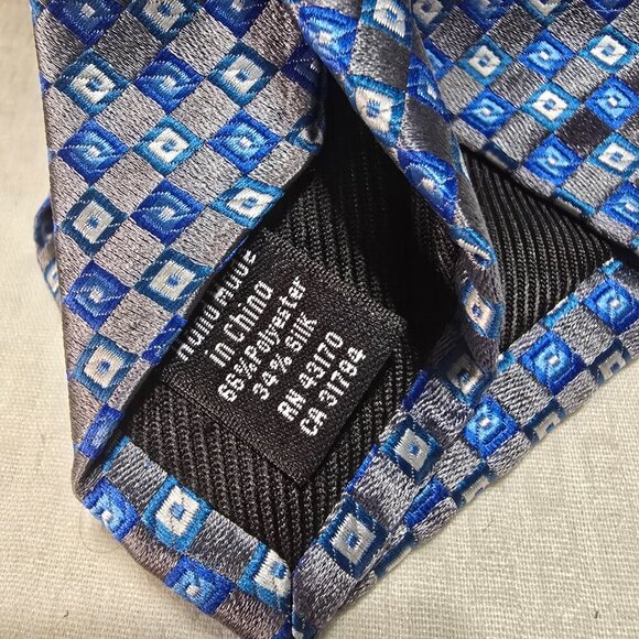GEOFFREY BEENE SILK TIE BLUE WITH BLUE GRAY DIAMOND DESIGN MENS EUC - Picture 4 of 5